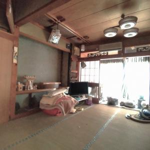 1970s wood house with storehouses in Niigata