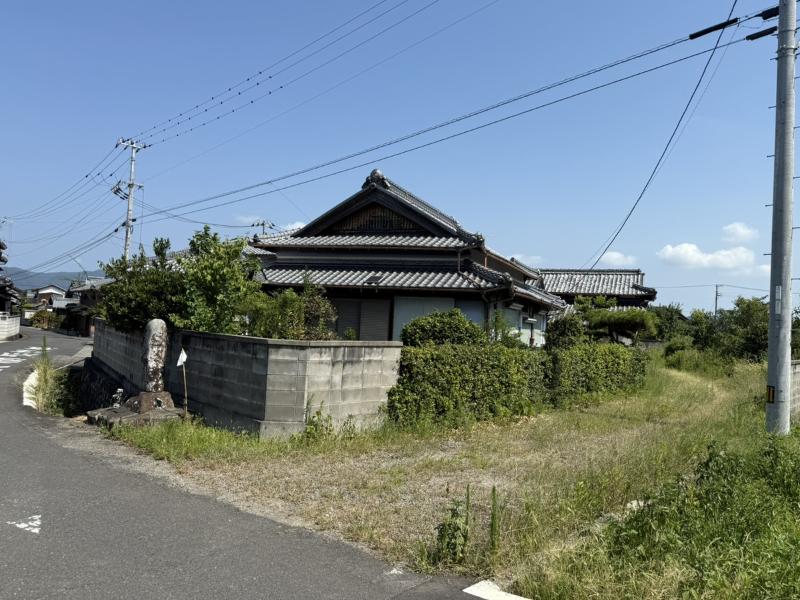 1950s wood house on a large plot in Kagawa