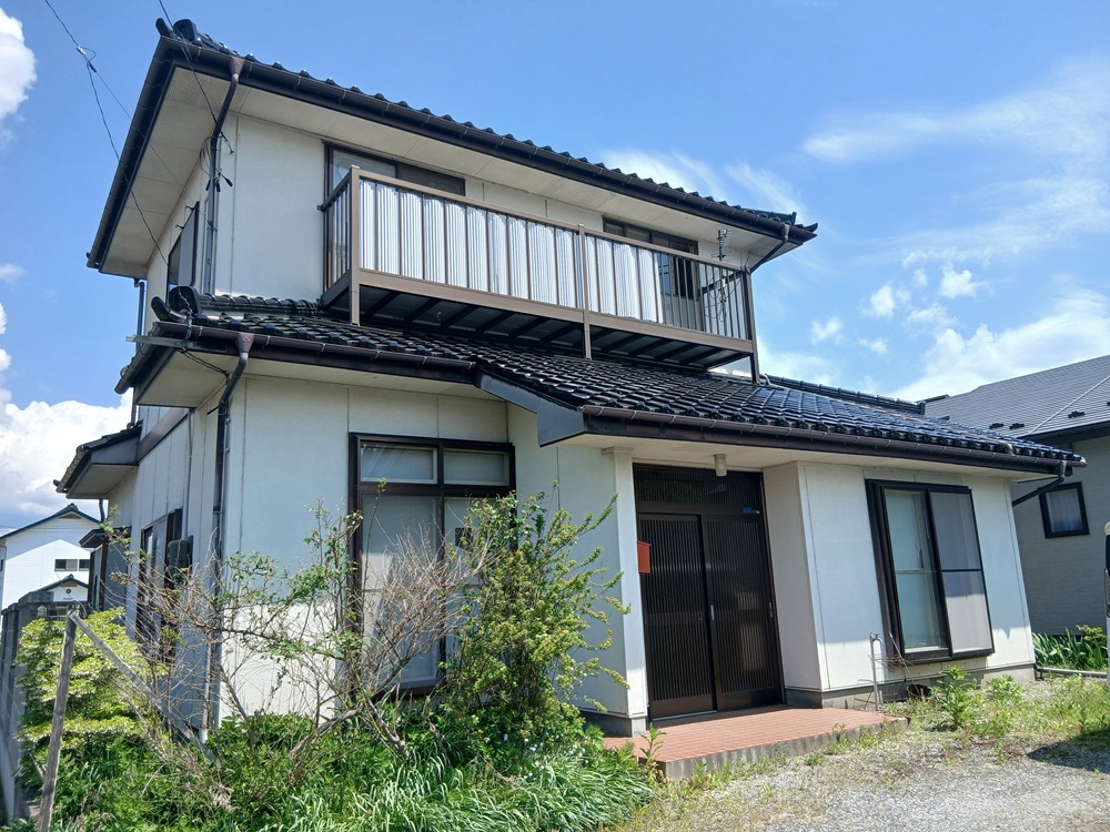 1980s wood house, 10-min walk to station, Iwate