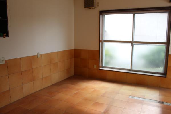 1960s wood house with storehouses in Hyogo