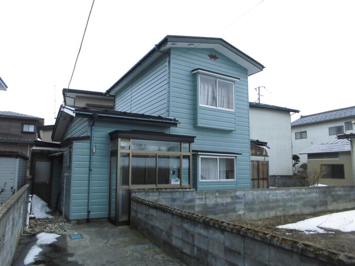 1960s wood house, 17-min walk to station, Akita