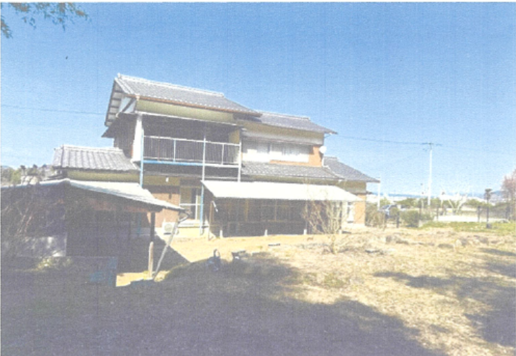 1970s wood house on a large plot in Kagawa
