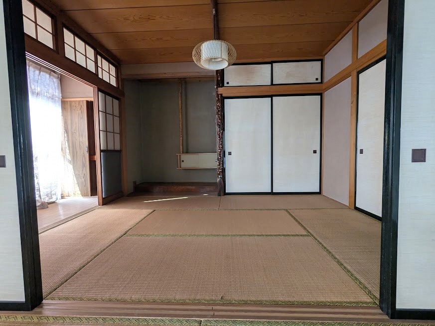 1970s wood house, 17-min walk to station, Yamagata
