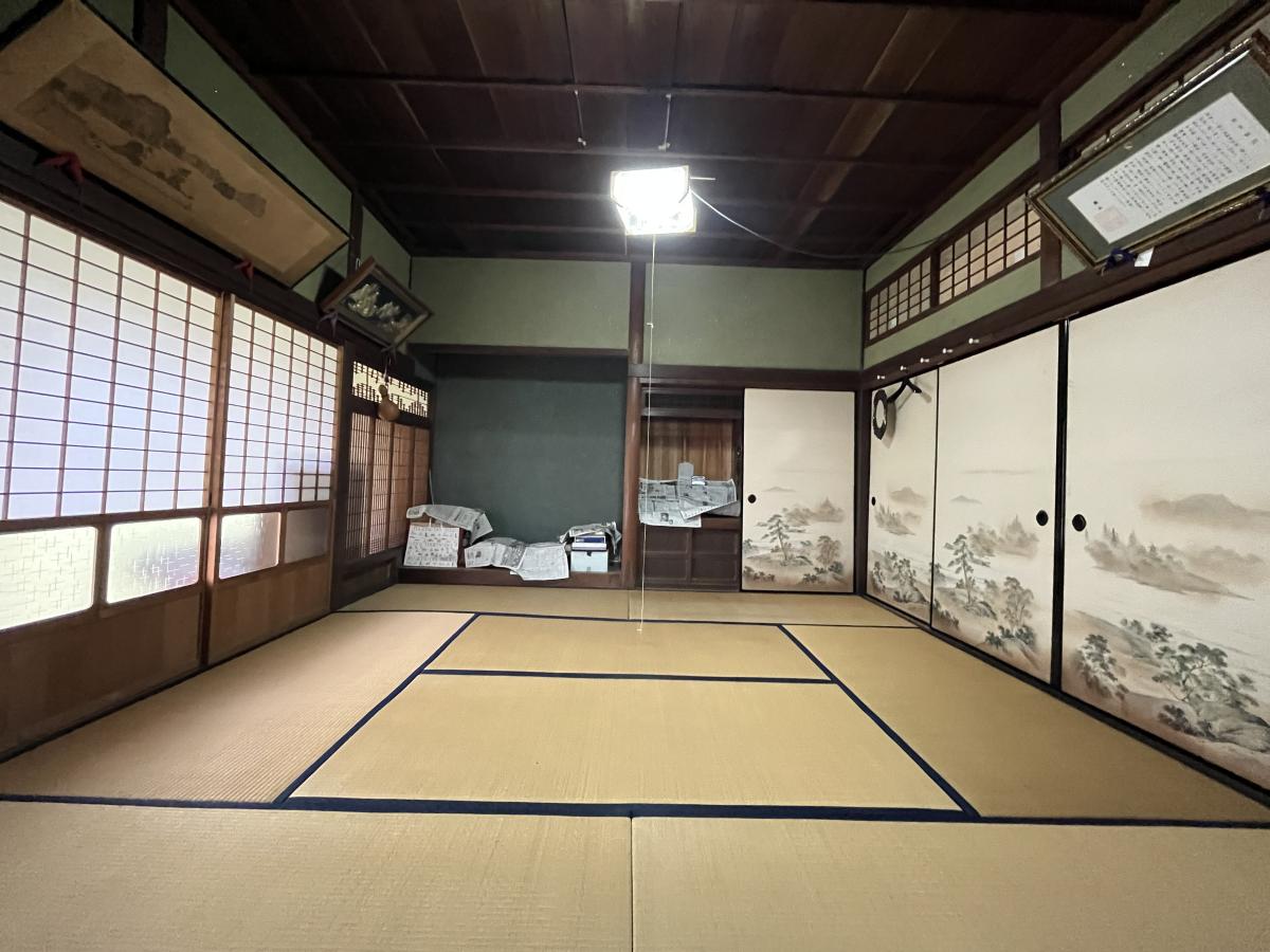 1950s wood house on a large plot in Miyazu, Kyoto