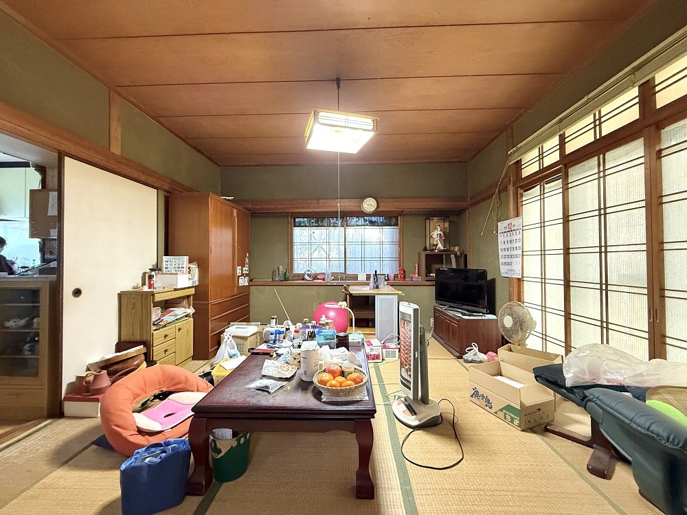 1980s concrete house near the coast in Ibusuki, Kagoshima