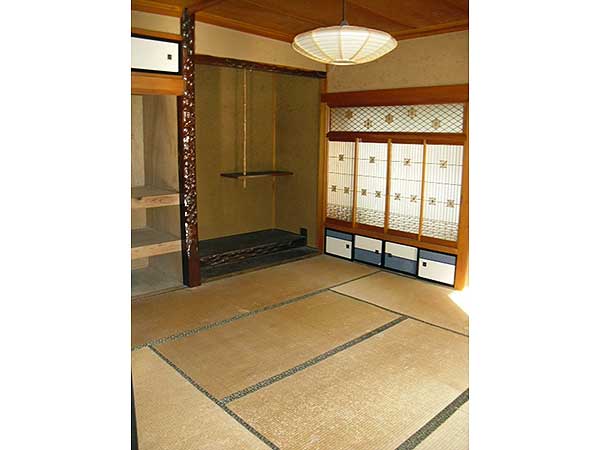 1970s wood house, 14-min walk to station, Iwate