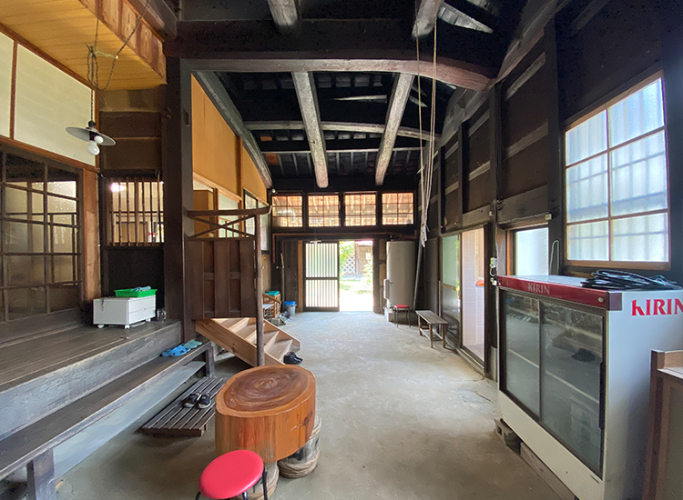 Wood house on a large plot in Shimane
