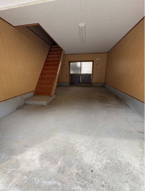 2000s wood house, 18-min walk to station, Ehime