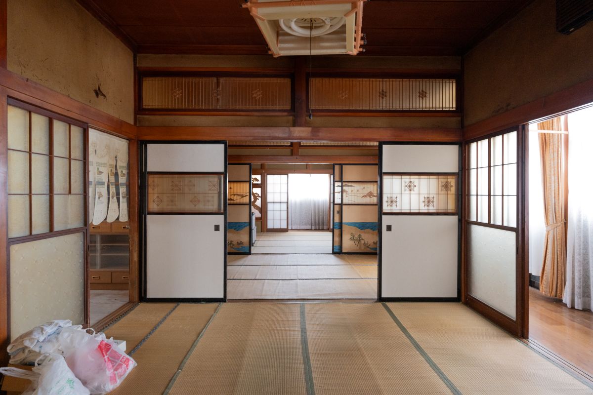 1980s wood house on a large plot in Yamagata