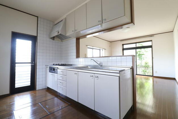 1990s wood house, 4-min walk to station, Kagawa