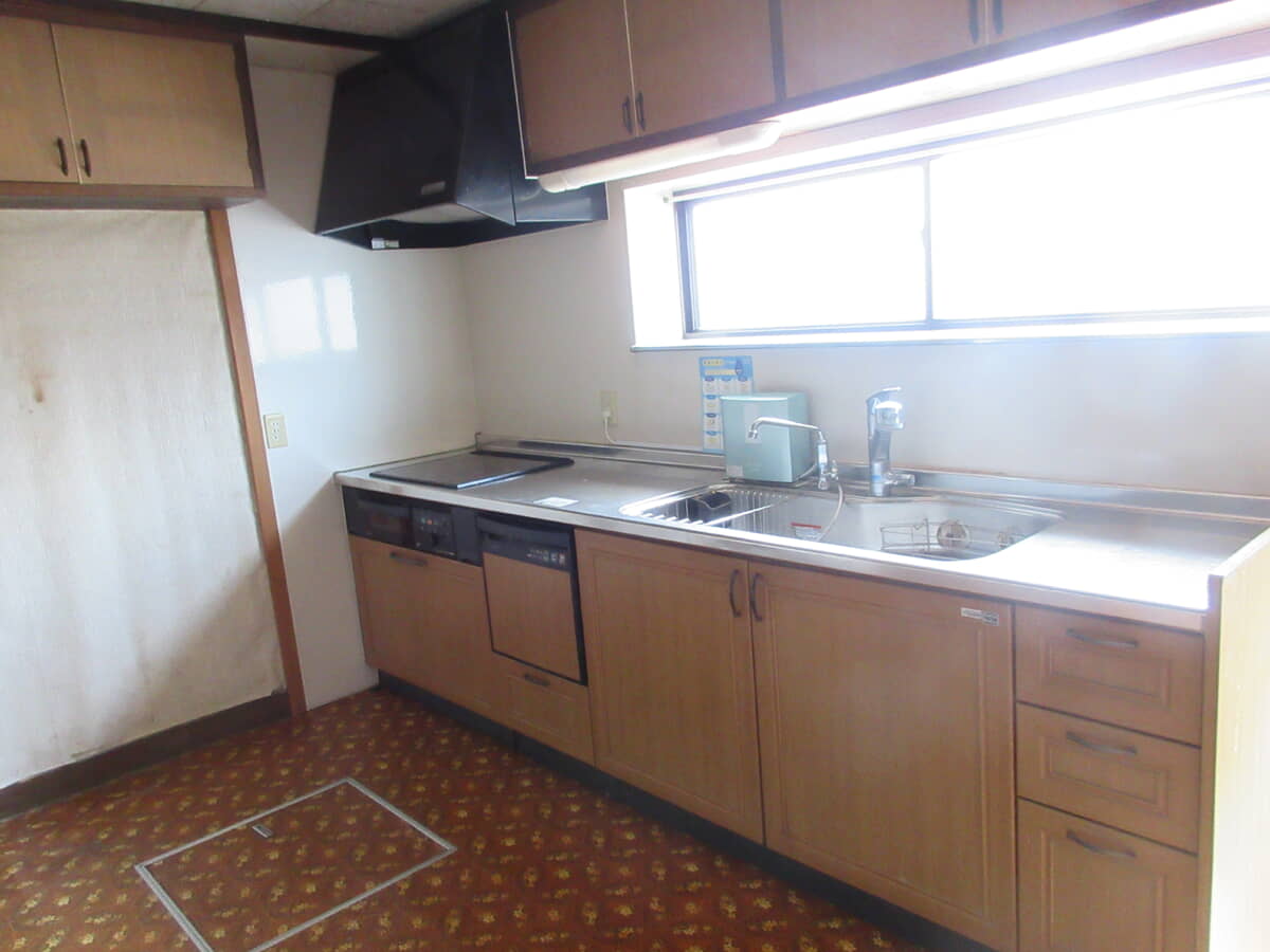 1960s wood house, 11-min walk to station, Hiroshima