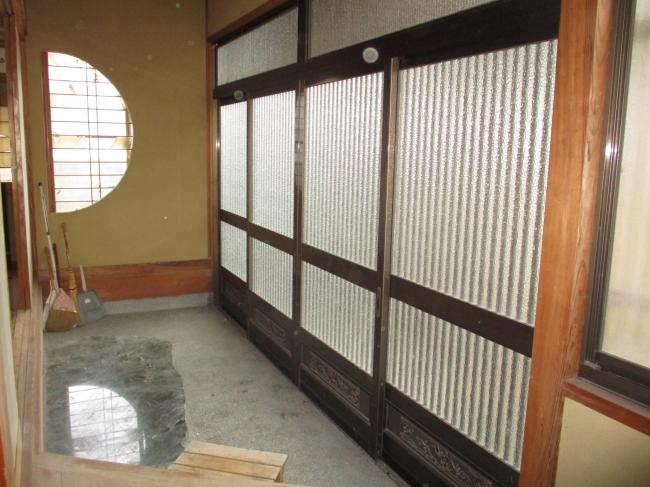 1970s wood house, 17-min walk to station, Okayama
