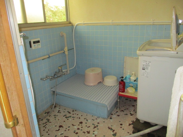 1970s wood house in Higashiichiki, Hioki, farmland, approval needed