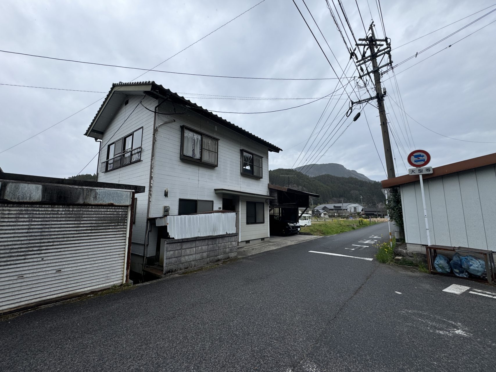 House, 8-min walk to station, Oita