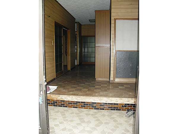 1970s wood house on a large plot in Iwate