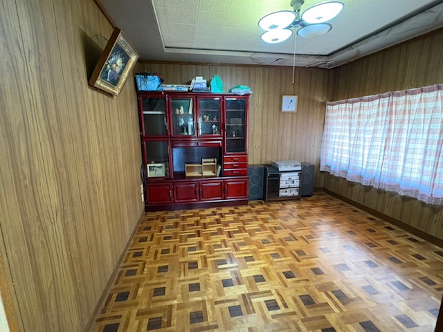 1970s wood house with storehouses in Fukui