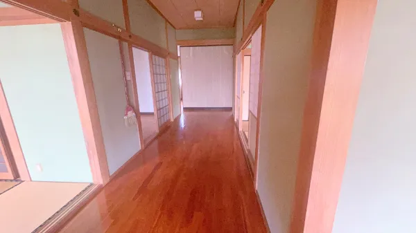 1980s wood house on a large plot in Miyazaki