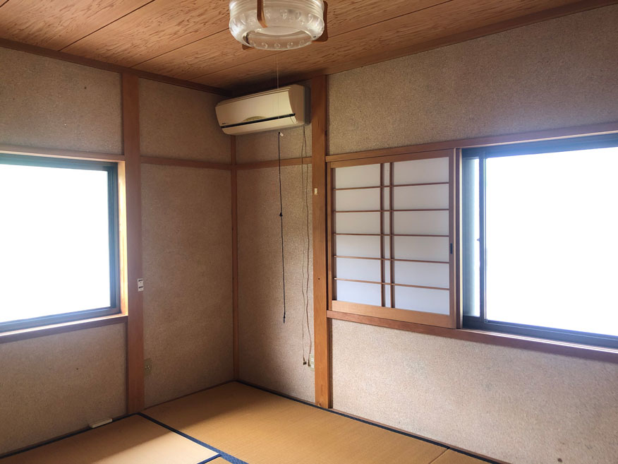 1980s wood house with storehouses in Hiyoshi, Nantan