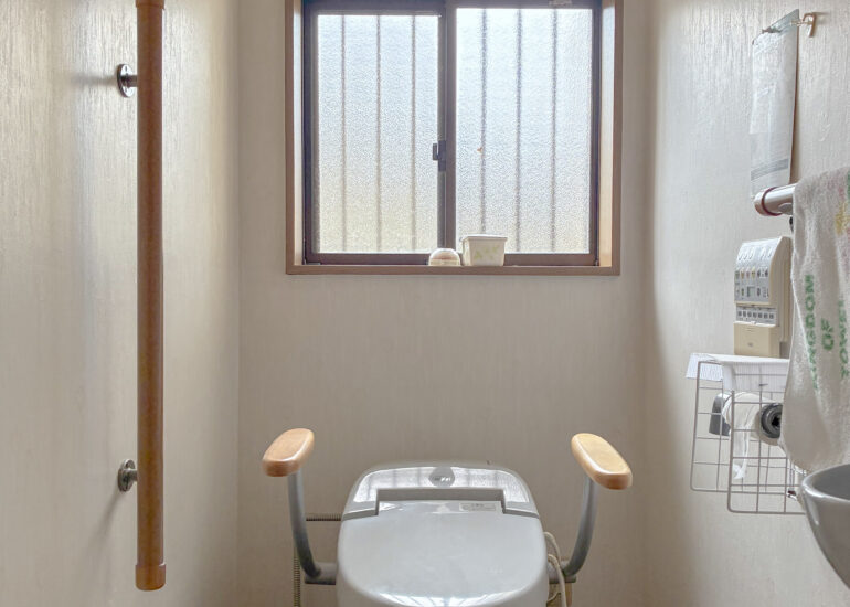 1960s wood house on a large plot in Matsusaka Kahada