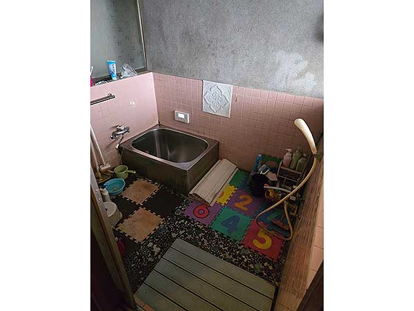 1980s wood house on a large plot in Iwate