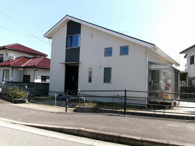 Very new building at 9 years old! Excellent location with convenient access!