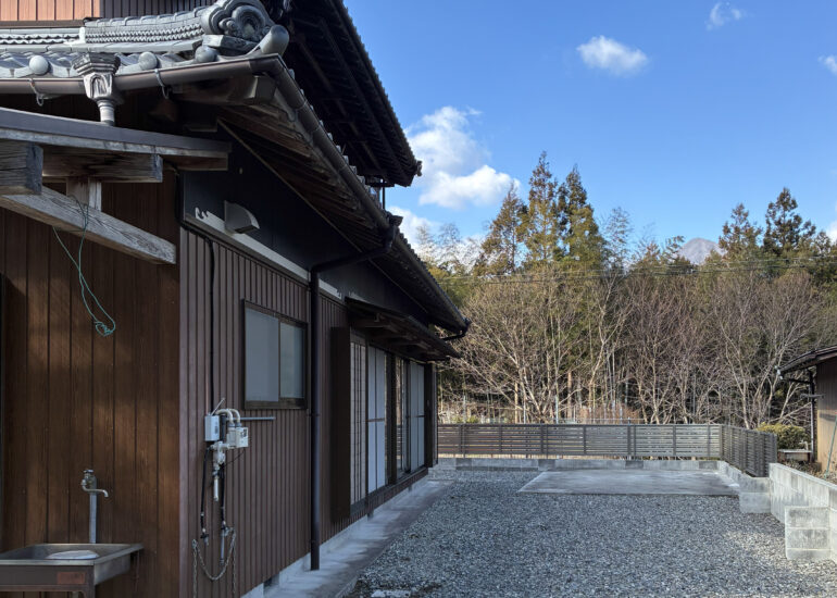 1990s wood house on a large plot in Matsusaka Kahada