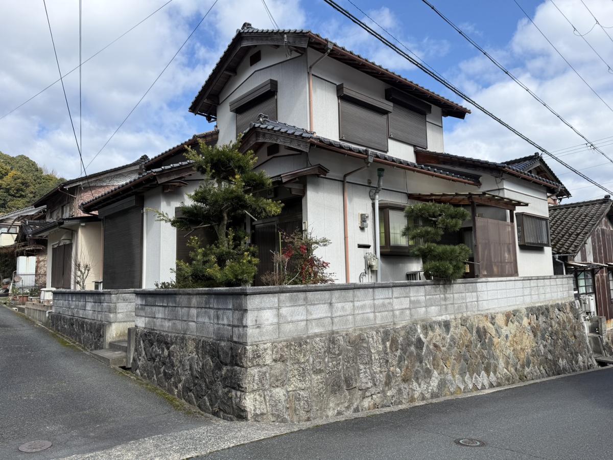 1990s wood house near the coast in Miyazu, Kyoto