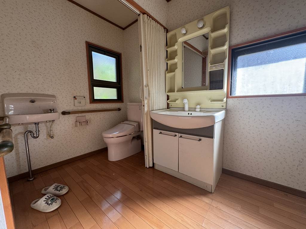1960s wood house, 11-min walk to station, Nagano