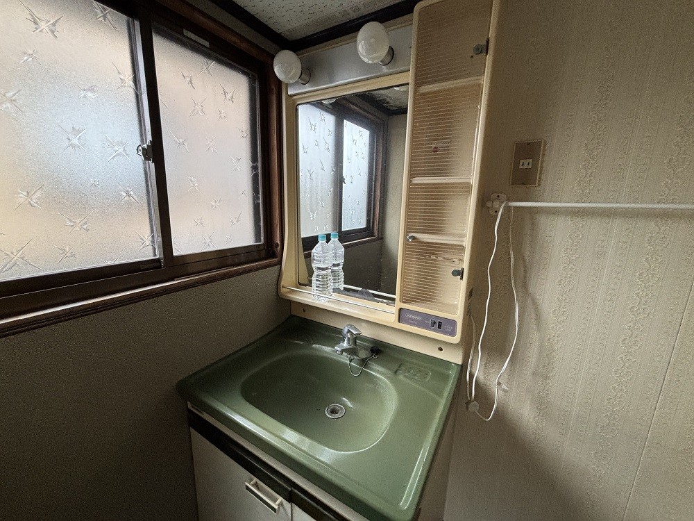 1950s wood house near the coast in Junicho, Ibusuki