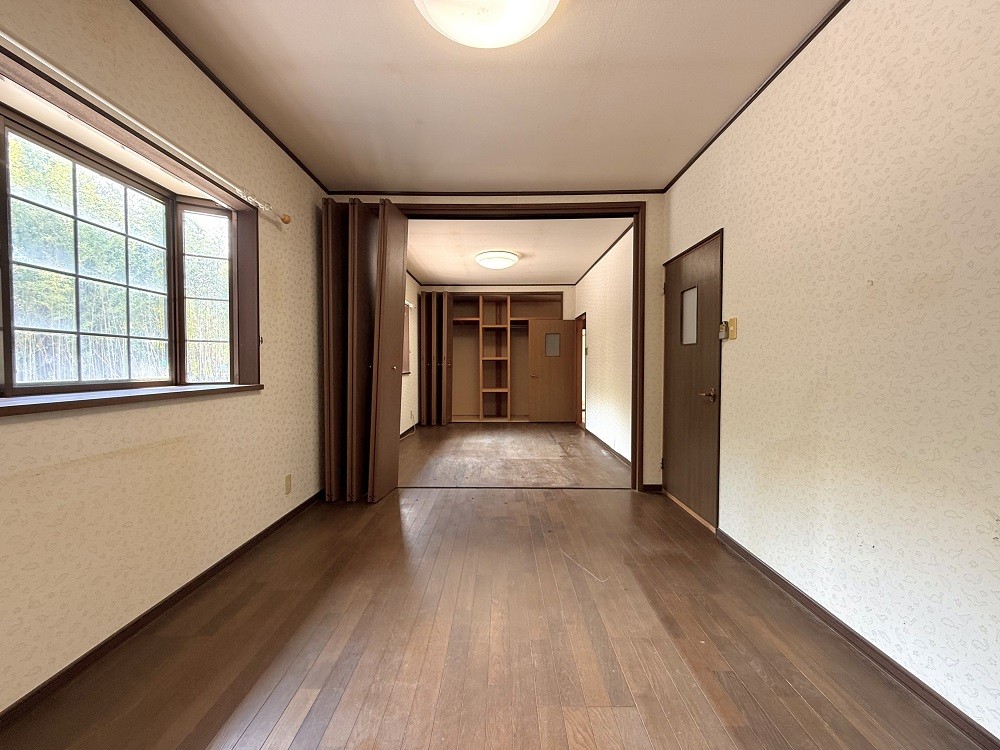 1990s wood house near the coast in Yamakawanarukawa, Ibusuki
