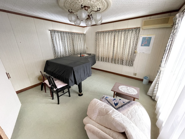 1980s wood house on a large plot in Tottori