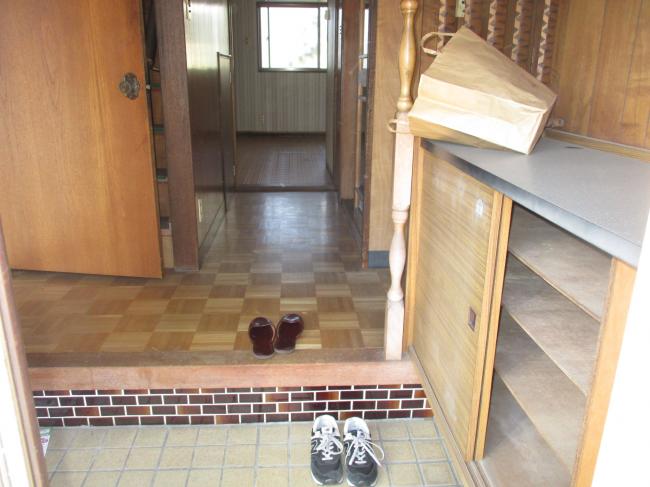 1970s wood house, 15-min walk to station, Okayama