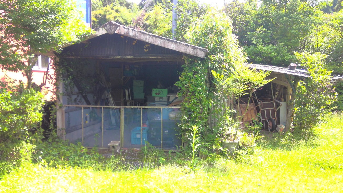 1970s wood house on a large plot in Koyama, Kimotsuki