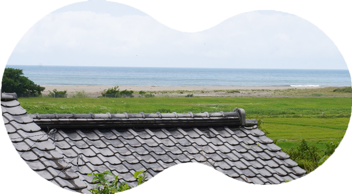 Property with Detached Building Overlooking the Pacific Ocean