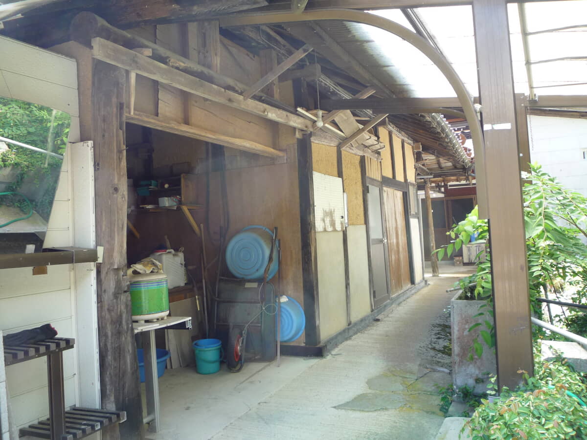 1970s wood house on a large plot in Hiroshima