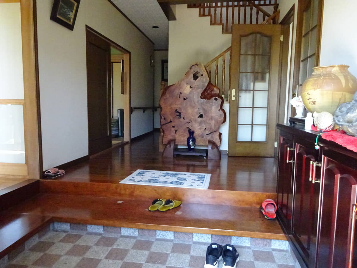 1990s wood house on a large plot in Hiroshima
