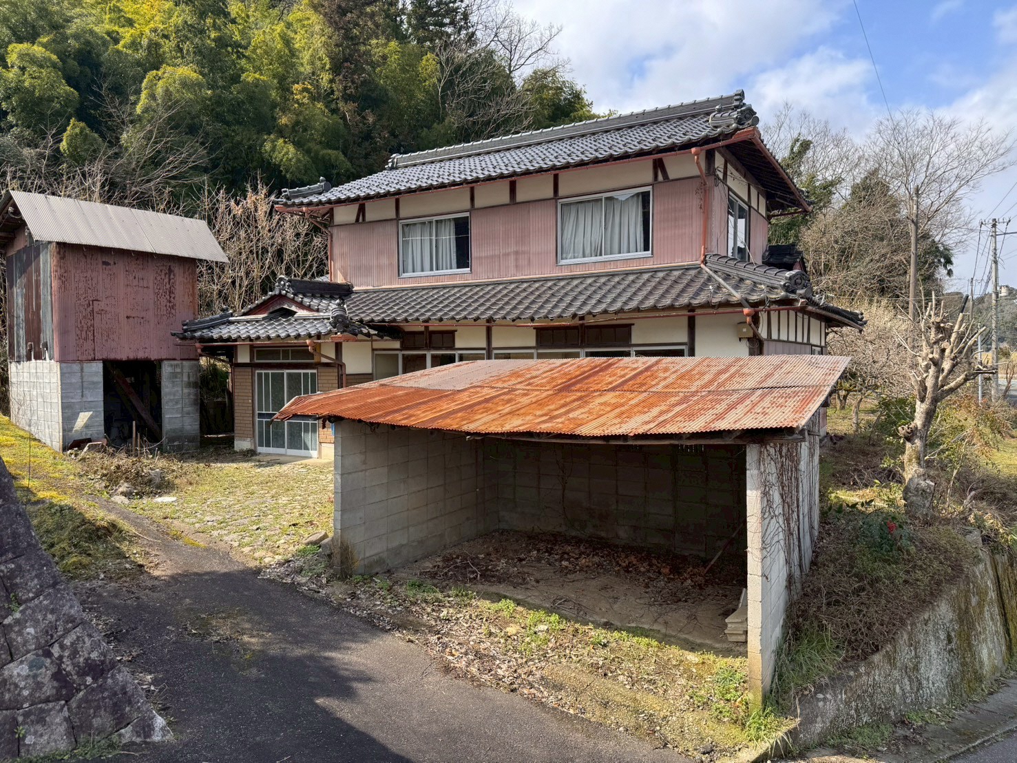 1970s wood house in Oe, Fukuchiyama, farmland, approval needed