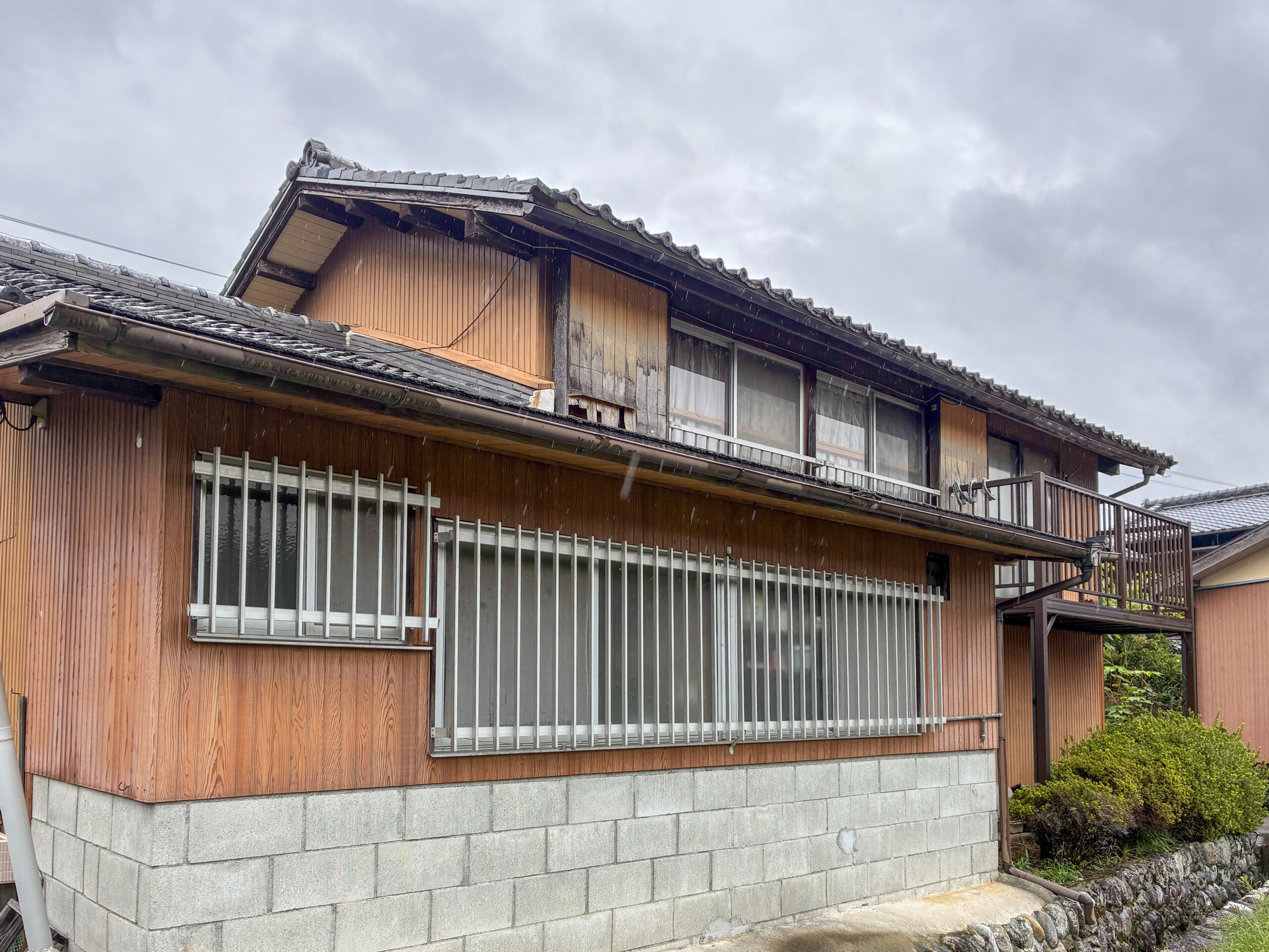 1970s wood house on a large plot in Matsusaka Kahada
