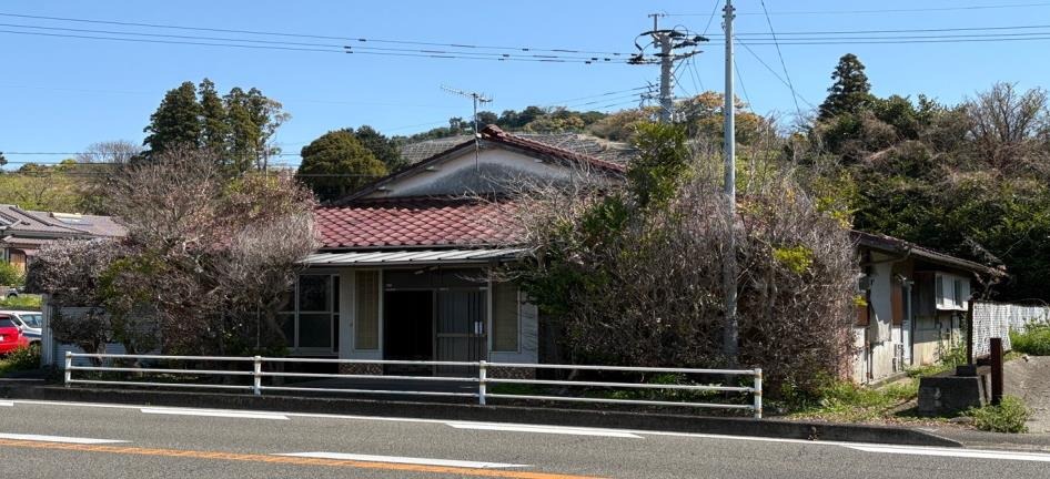 1960s wood house, 20-min walk to station, Sakaicho, Izumi