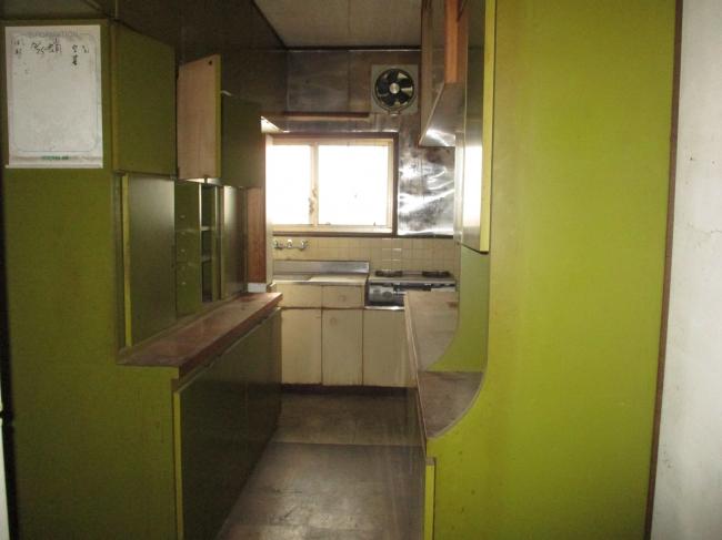 1970s wood house, 17-min walk to station, Okayama