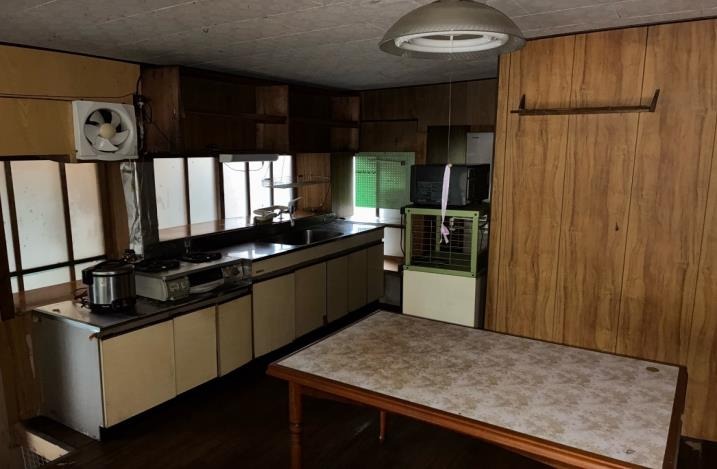 1950s wood house in Takaono, Izumi, farmland, approval needed