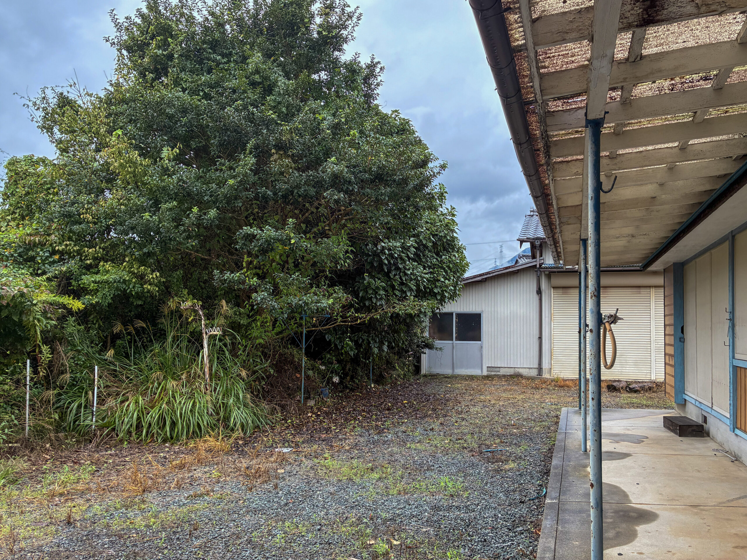 1970s wood house on a large plot in Matsusaka Kahada