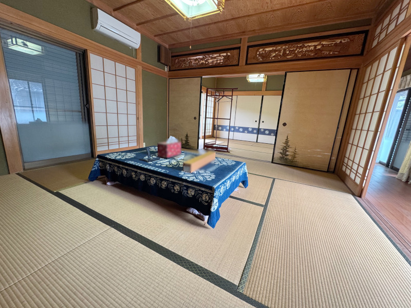 1970s wood house on a large plot in Hyogo