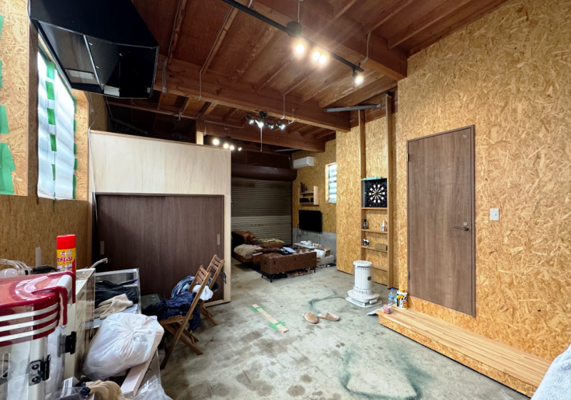 Detached house with custom loft and furnished items, ready for minshuku application