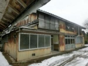 Wood house on a large plot in Niigata