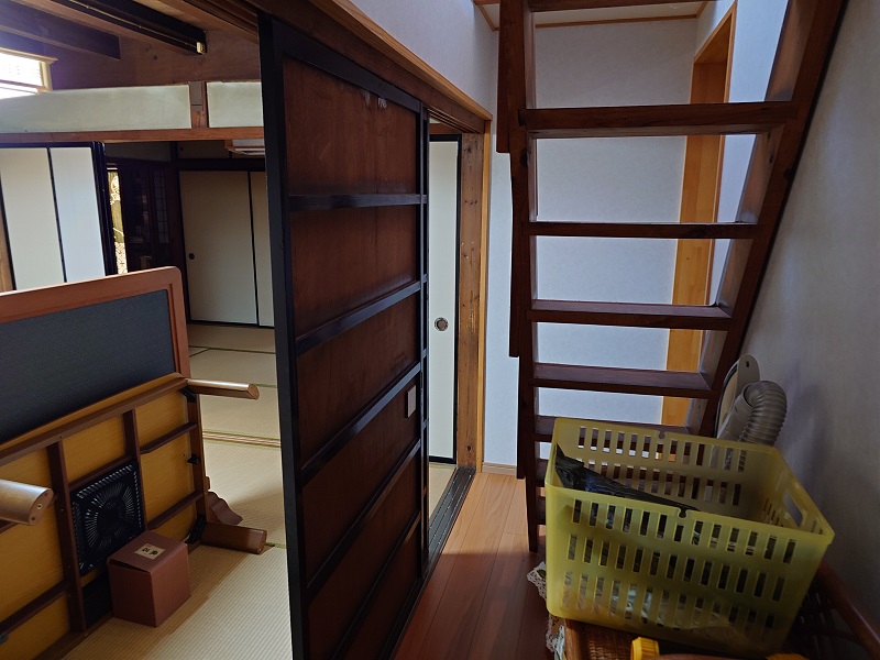 1950s wood house, 7-min walk to station, Tottori