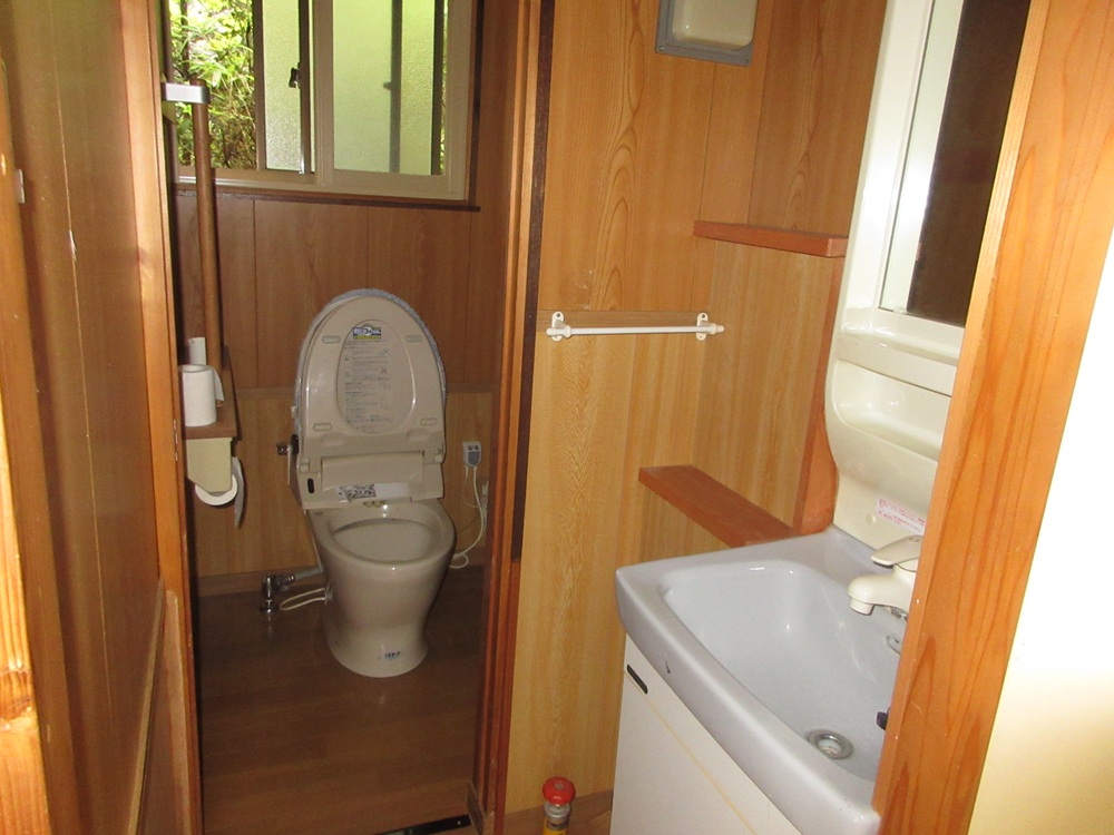 1950s wood house, 12-min walk to station, Iwate