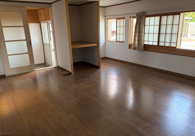 Wood house on a large plot in Niigata