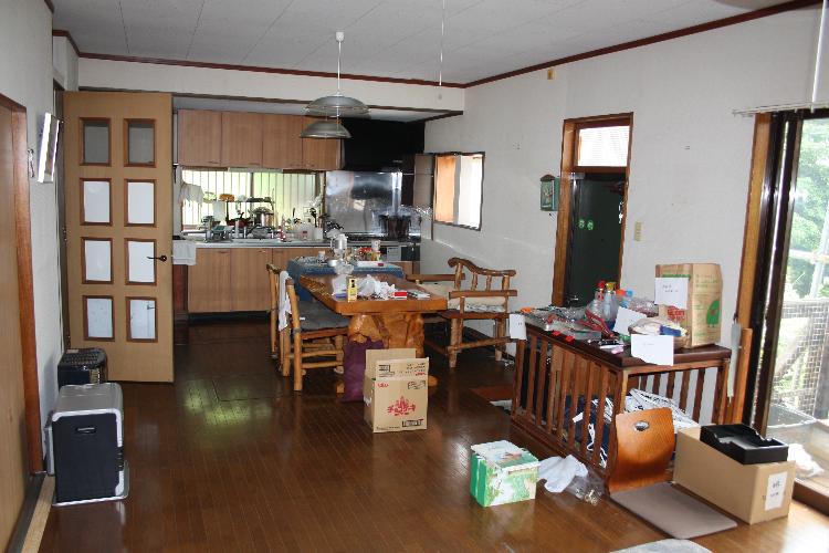 1990s wood house on a large plot in Tochigi