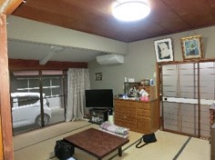 1970s wood house on a large plot in Niigata